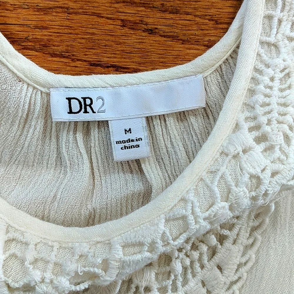 DR2 white lacy cold shoulder 3/4 sleeve top